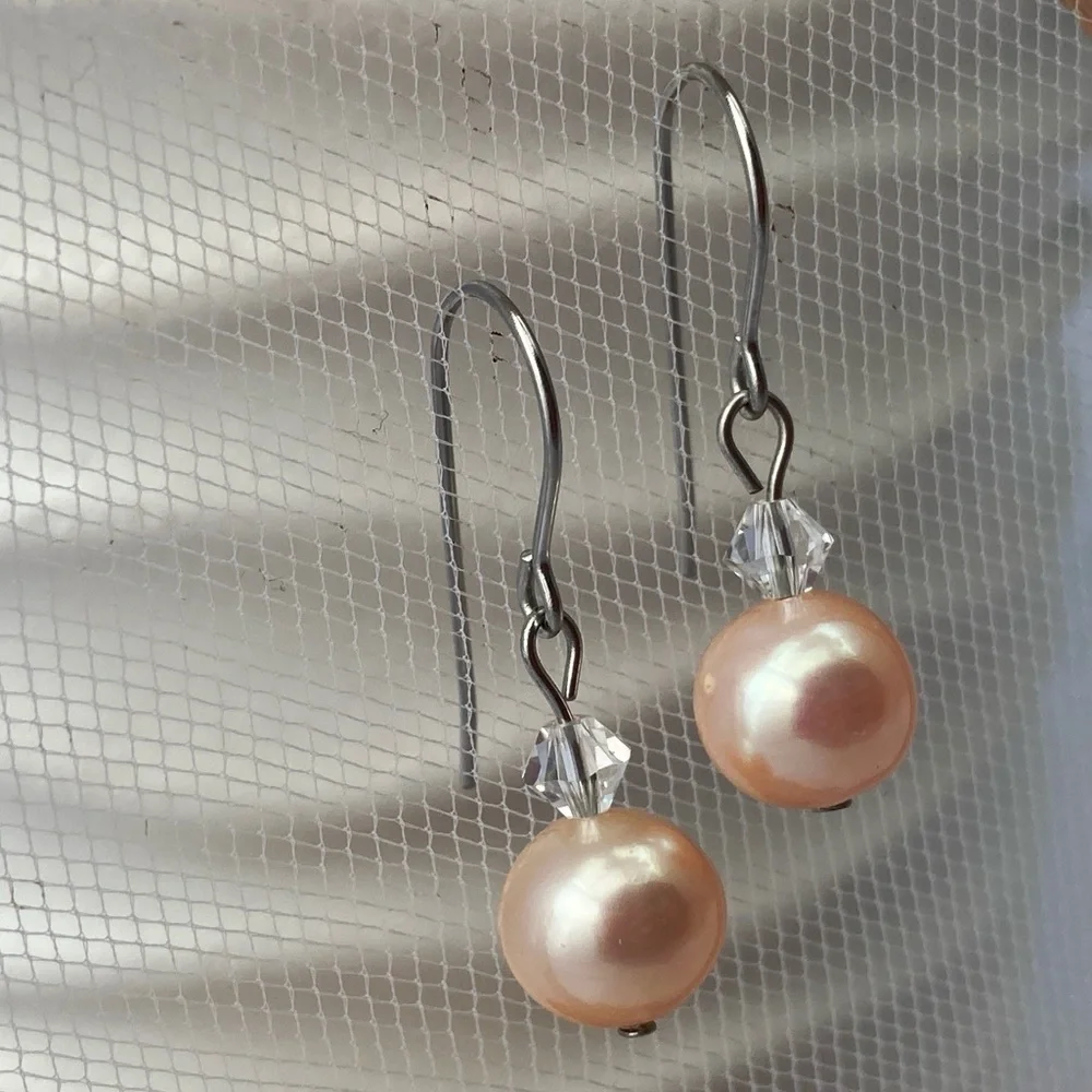 𝅺Freshwater Pearls & Swarovski Crystals soft pink with stainless steel